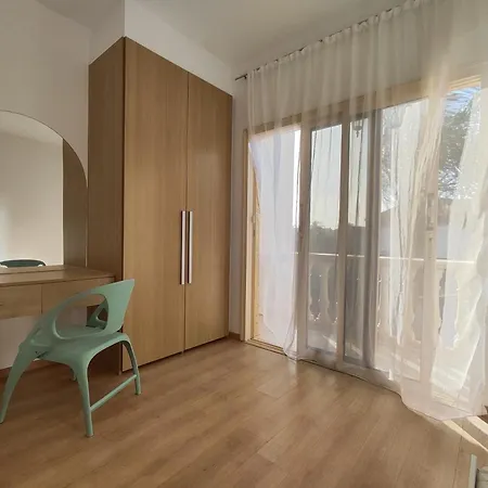 2 Bedroom Maissonate In Tourist Are *