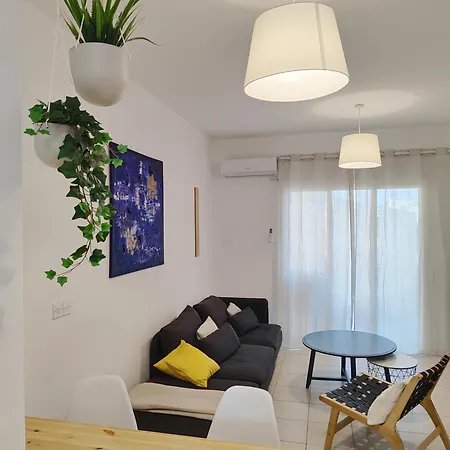 2 Bedroom Maissonate In Tourist Are *